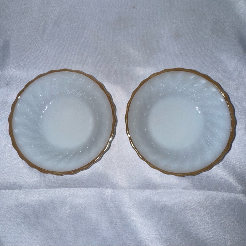 2 Vtg Anchor Hocking Milk Glass Suburbia Golden Shell Fire King Bowls